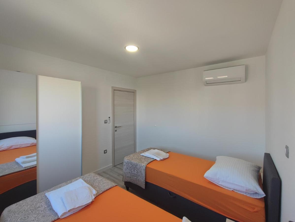 Dali II Apartment Новаля Екстериор снимка