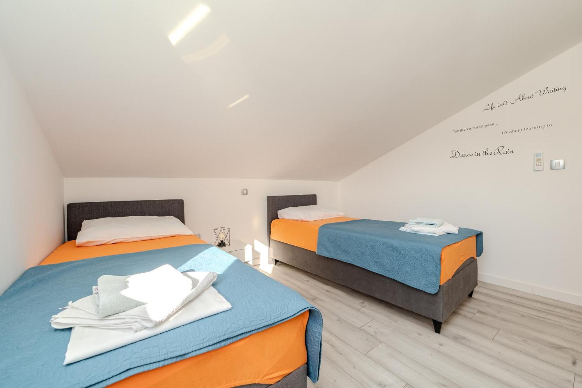 Dali II Apartment Новаля Екстериор снимка