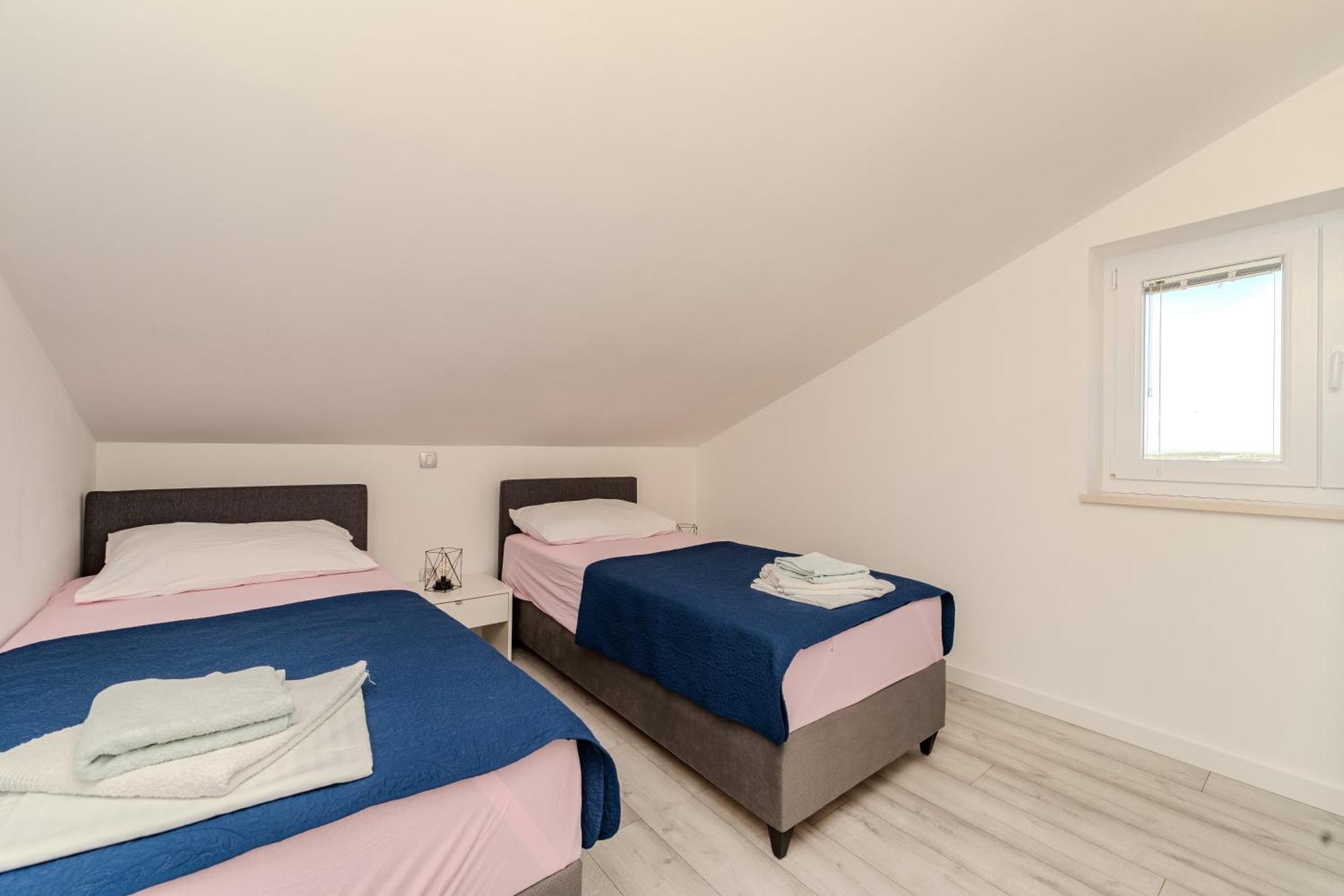 Dali II Apartment Новаля Екстериор снимка