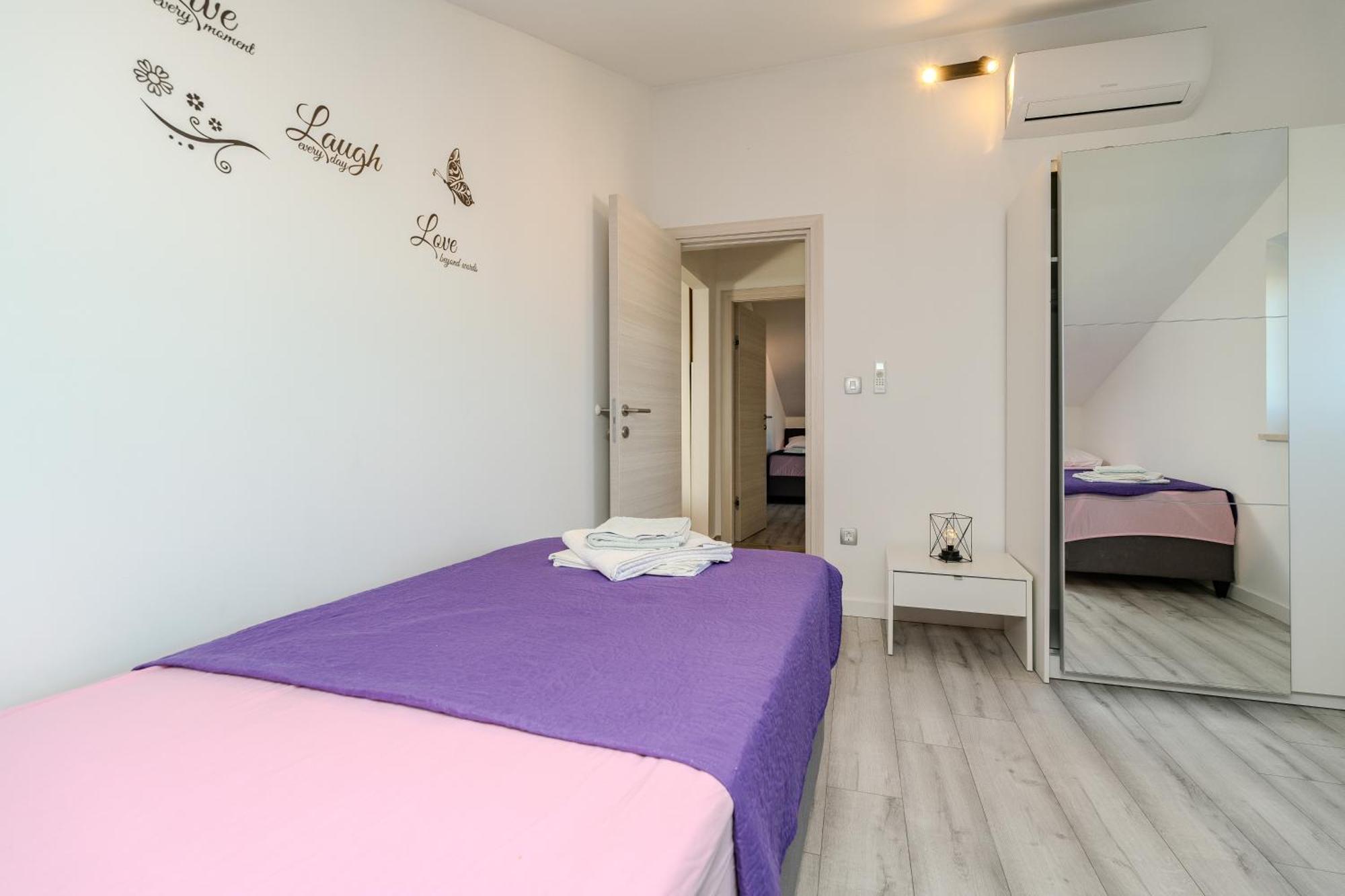 Dali II Apartment Новаля Екстериор снимка