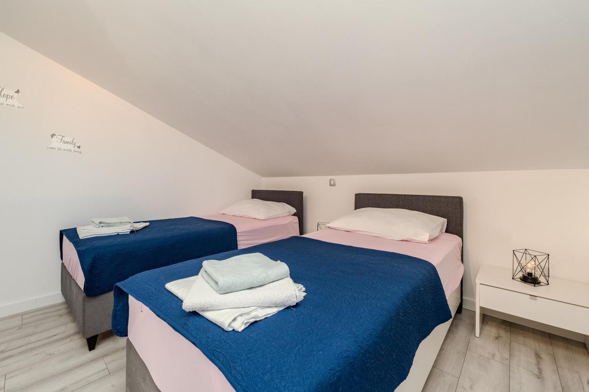 Dali II Apartment Новаля Екстериор снимка