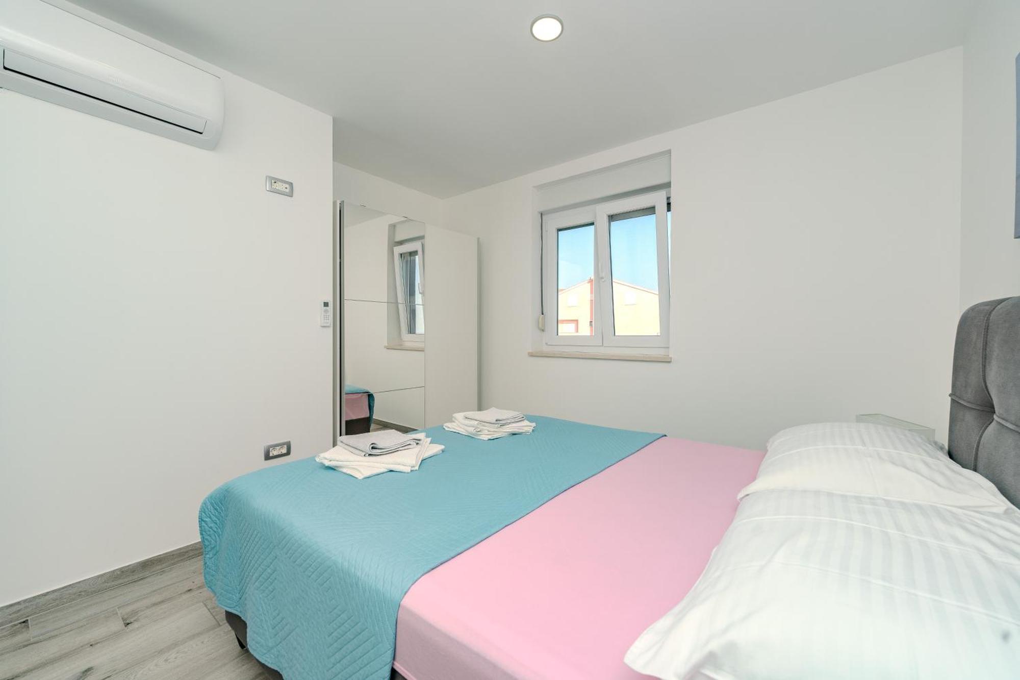 Dali II Apartment Новаля Екстериор снимка