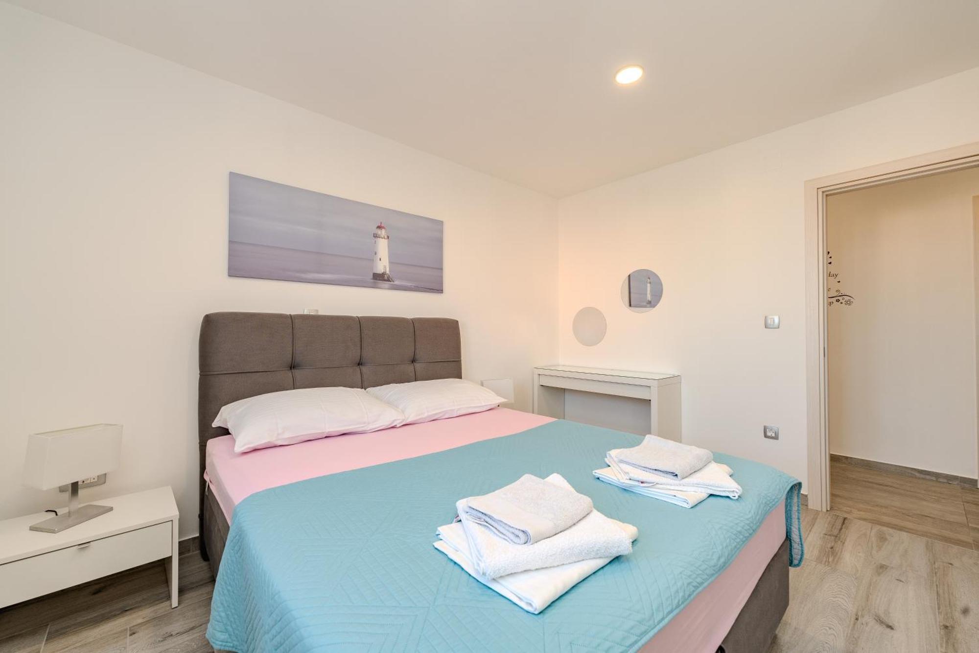 Dali II Apartment Новаля Екстериор снимка