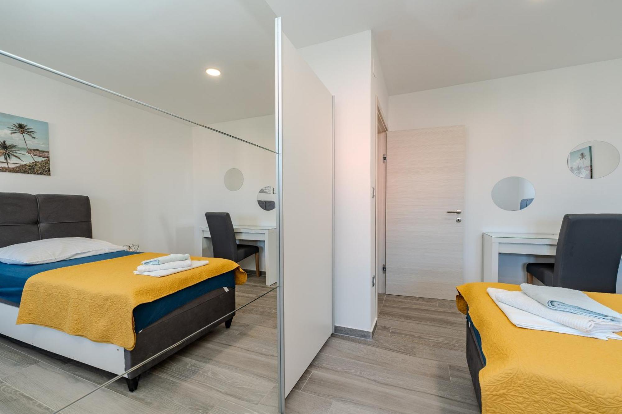Dali II Apartment Новаля Екстериор снимка
